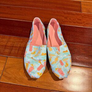 WOMENS TOMS, SIZE 7, SUMMER PATTERN